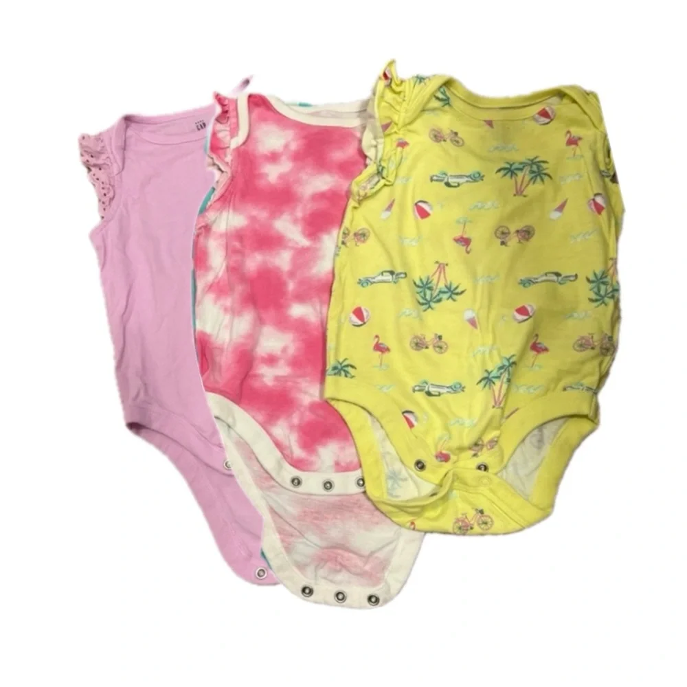 BABY GAP Onesies (3) & Bubble Shorts‎ (2) to mix & match, 6-12m